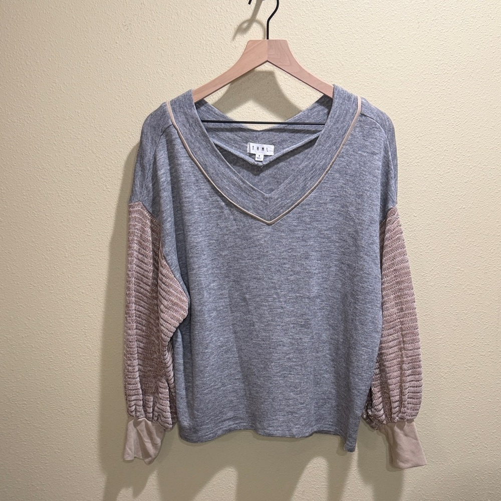 THML Size Small Balloon Sleeve V-Neck Sweater